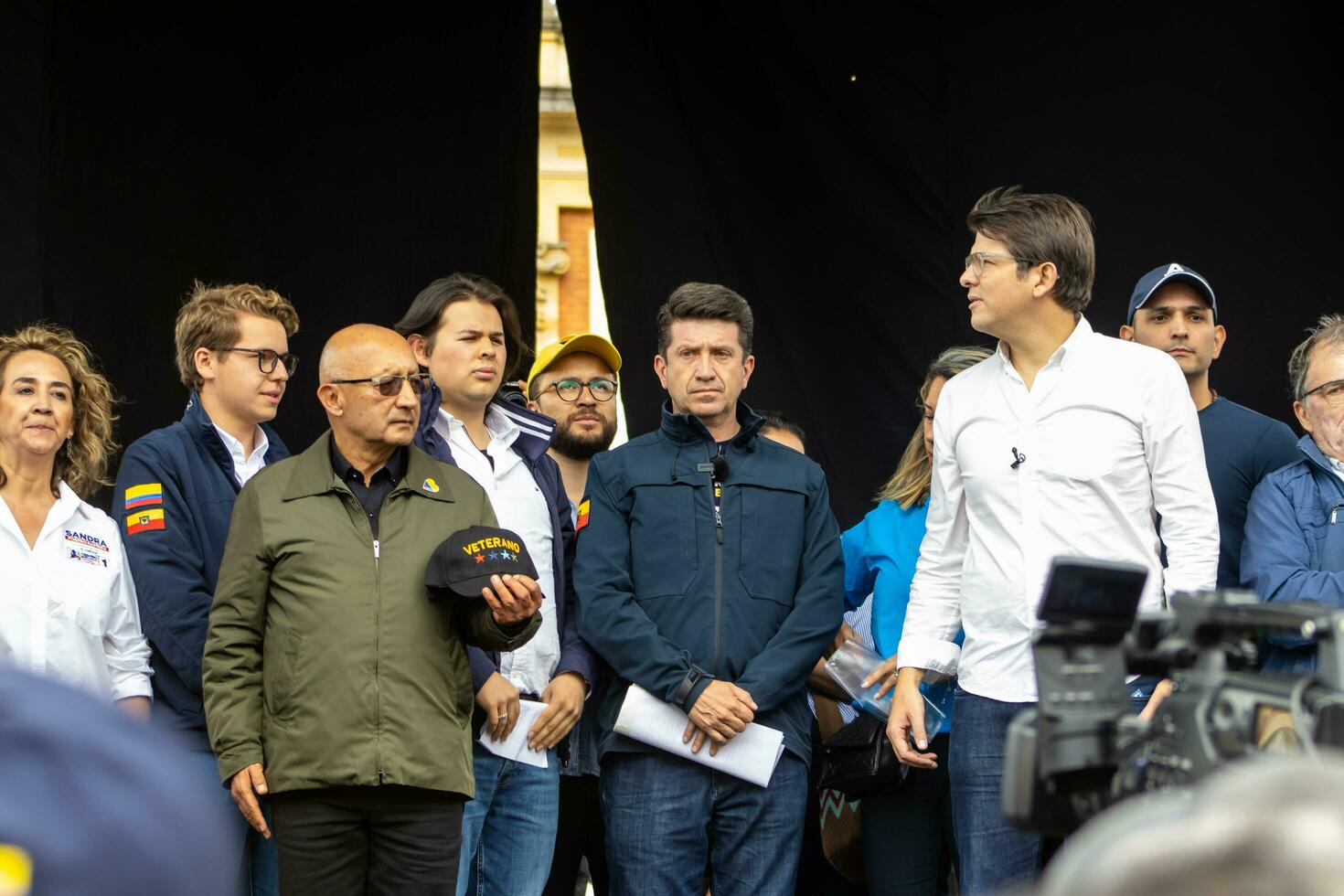 bogotá, Colombia, dieciséis agosto 2023. marzo preguntando para gustavo petro el proceso de destitución. pacífico protesta marzo en bogota Colombia en contra el gobierno de gustavo petro llamado la marcha Delaware la mayoria foto