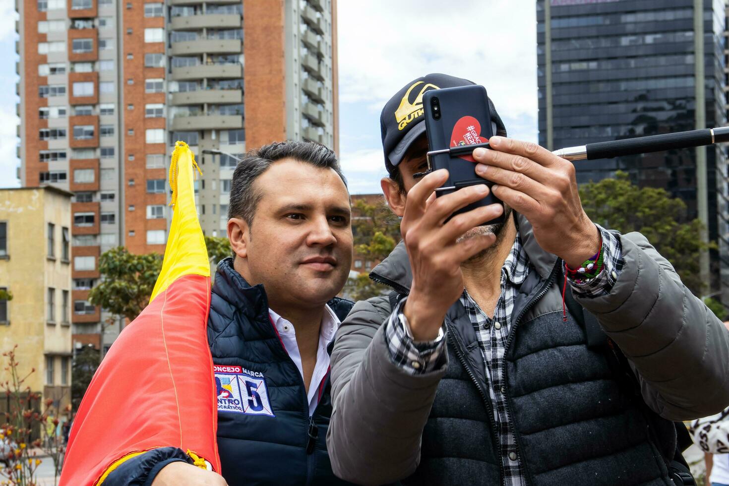 bogotá, Colombia, dieciséis agosto 2023. marzo preguntando para gustavo petro el proceso de destitución. pacífico protesta marzo en bogota Colombia en contra el gobierno de gustavo petro llamado la marcha Delaware la mayoria foto