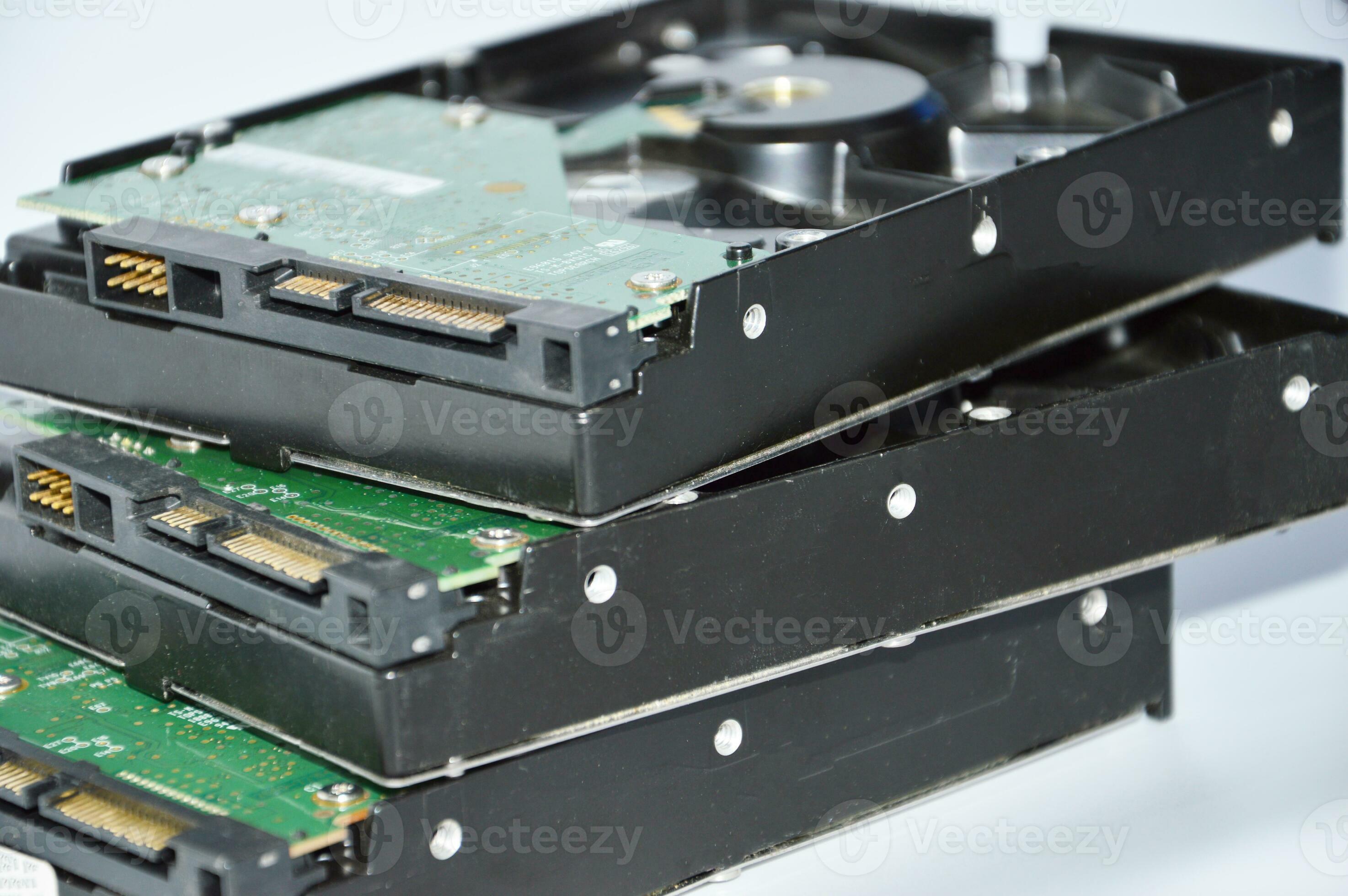 3.5 inch plattertype computer hard disk on a white background 27532918 Stock Photo at Vecteezy