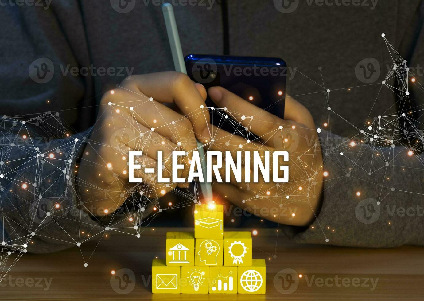 concepto de e-learning, un sistema de gestión del aprendizaje a través de una red con énfasis en los alumnos como centro. en la enseñanza y el aprendizaje de estilo combinado con la clase regular foto