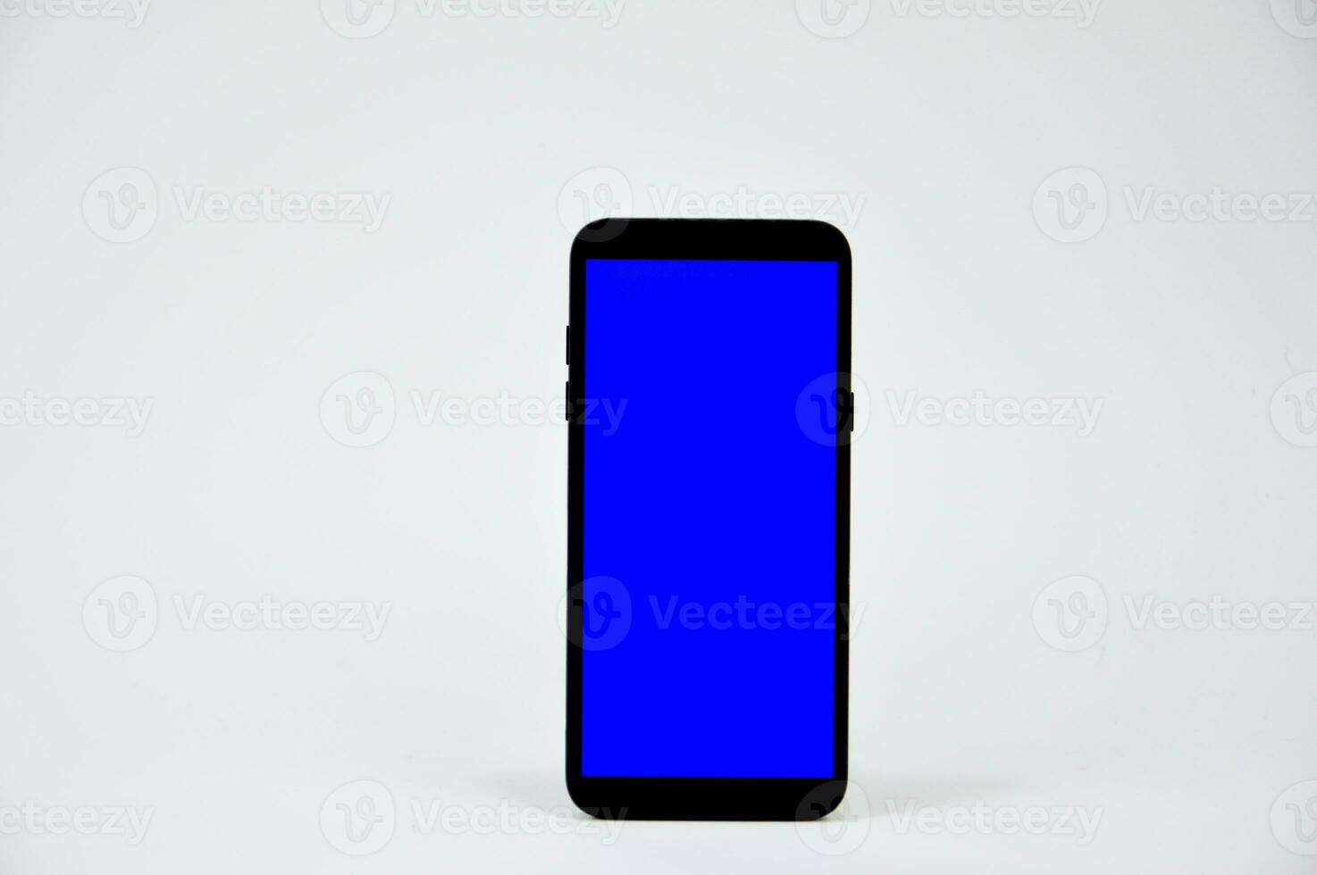 azul pantalla teléfono inteligente en blanco antecedentes foto