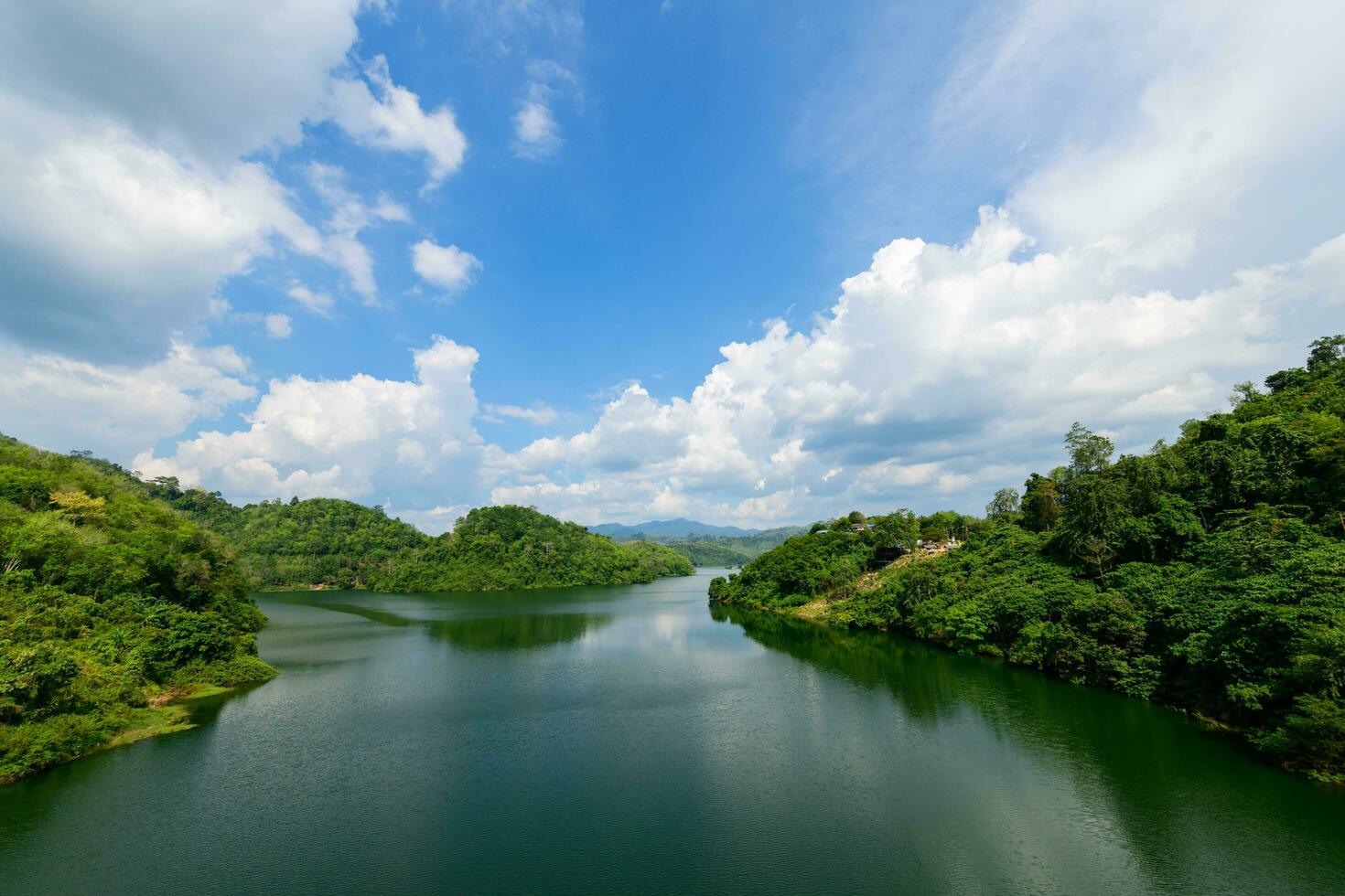 paisaje de explosión idioma represa desde ver punto, yala provincia foto