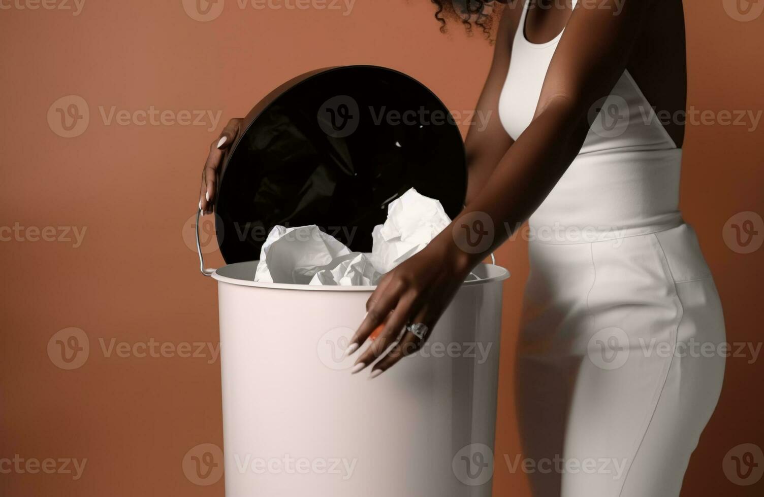 joven mujer lanzar basura dentro el basura lata en el oficina, de cerca. residuos clasificación y reciclaje concepto. ai generativo foto