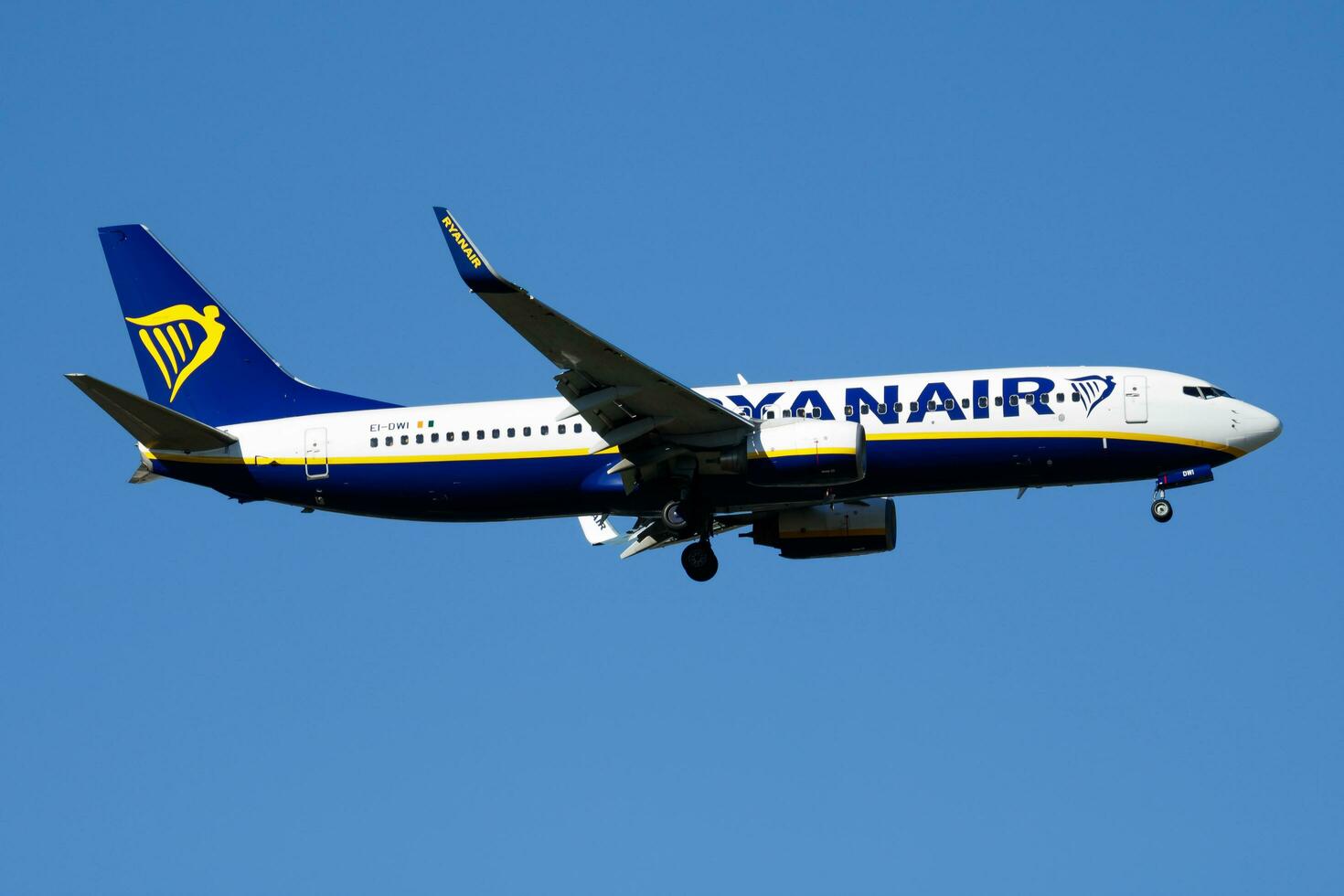 Ryanair Boeing 737-800 EI-DWI passenger plane landing at Madrid Barajas Airport photo