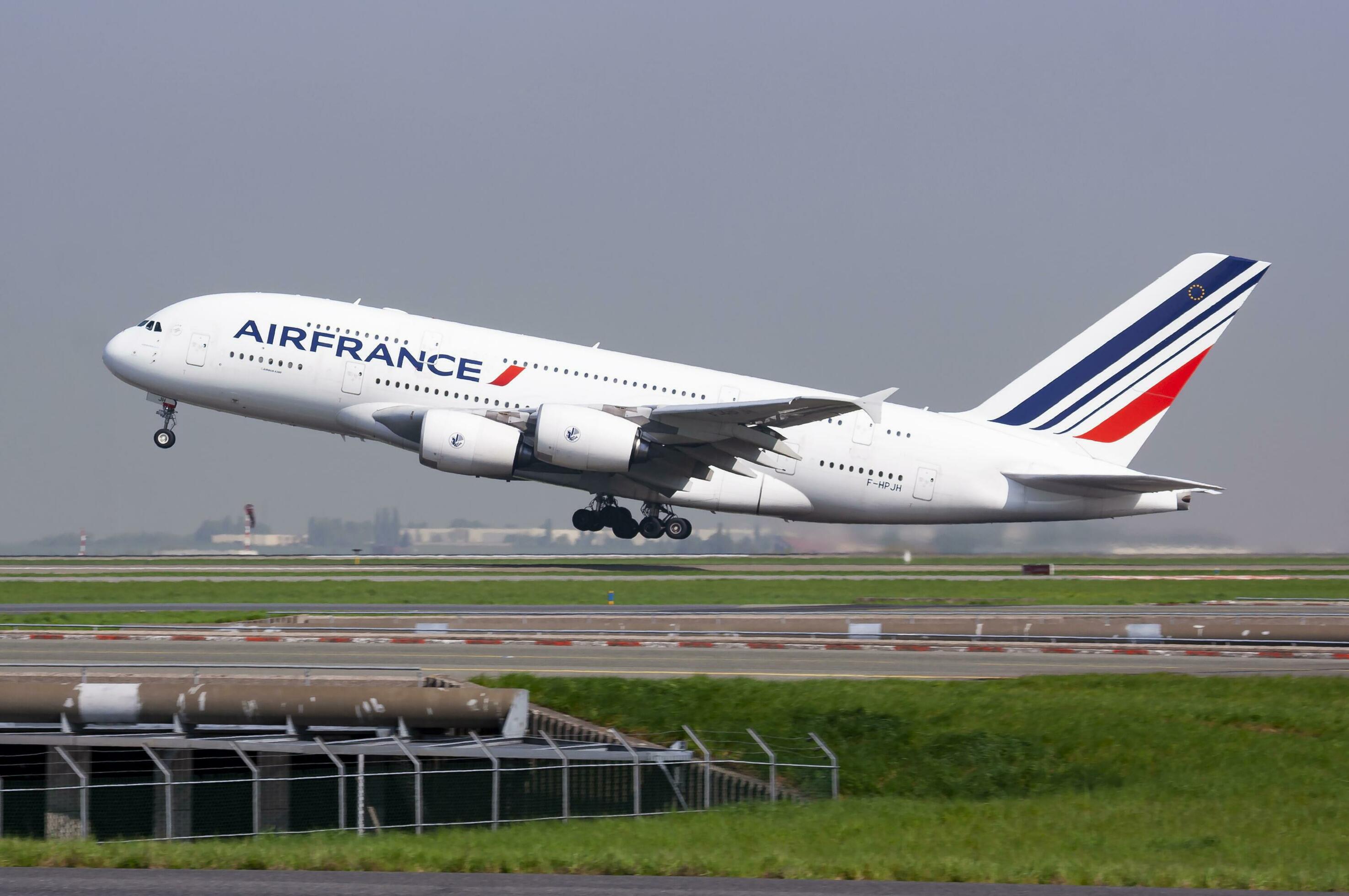 Air France Airbus A380 F-HPJH passenger plane departure and