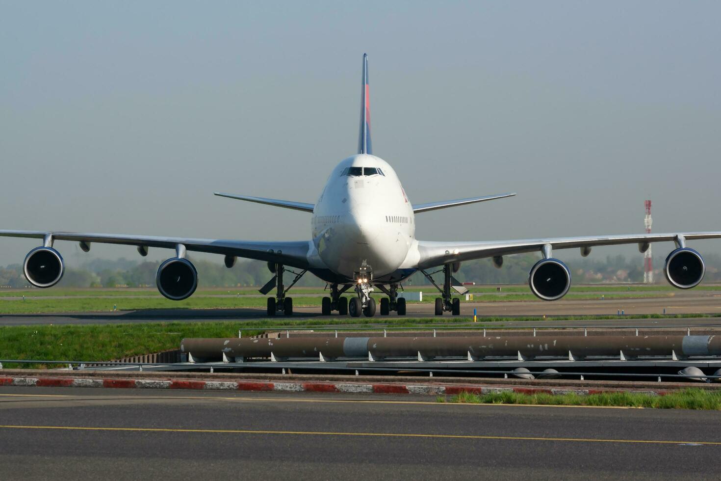 Delta Airlines Boeing 747-400 N662US passenger plane arrival and landing at Paris Charles de Gaulle Airport photo