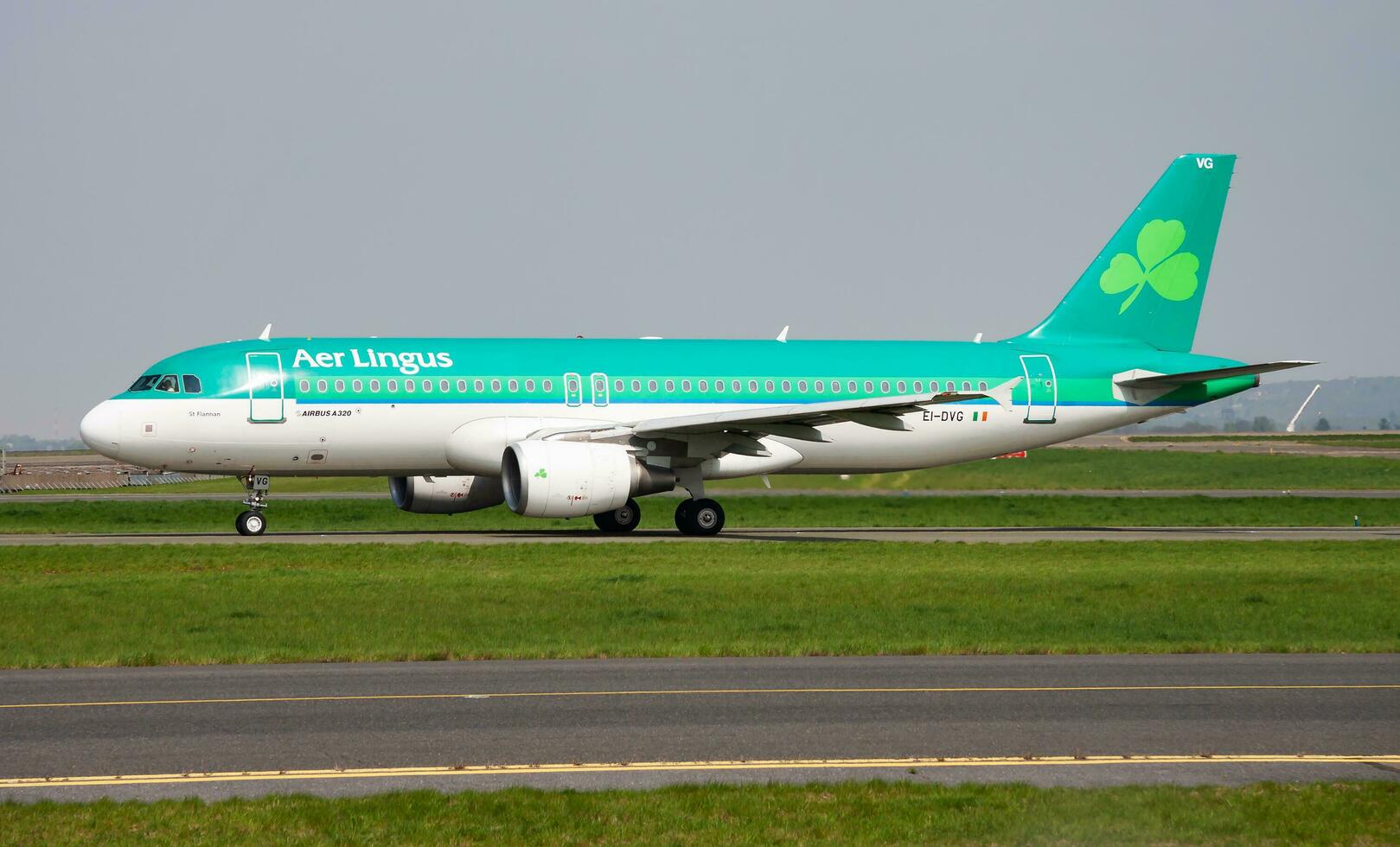 Aer Lingus A320 EIDVG passenger plane departure and take off at Paris Charles de Gaulle Airport