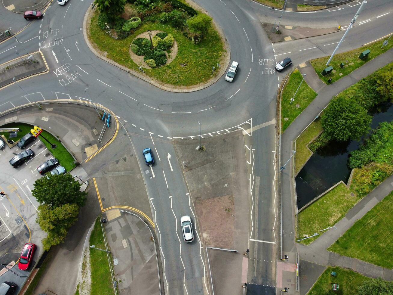 alto ángulo ver de occidental lutón ciudad y residencial distrito. aéreo ver de capturado con drones cámara en 30 julio, 2023. Inglaterra, Reino Unido foto