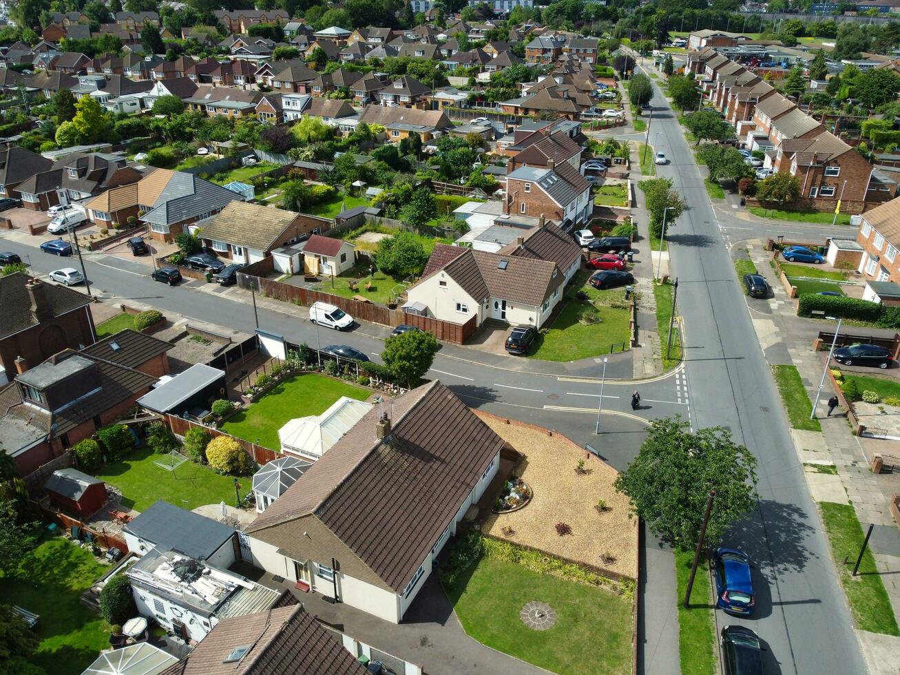 alto ángulo ver de occidental lutón ciudad y residencial distrito. aéreo ver de capturado con drones cámara en 30 julio, 2023. Inglaterra, Reino Unido foto