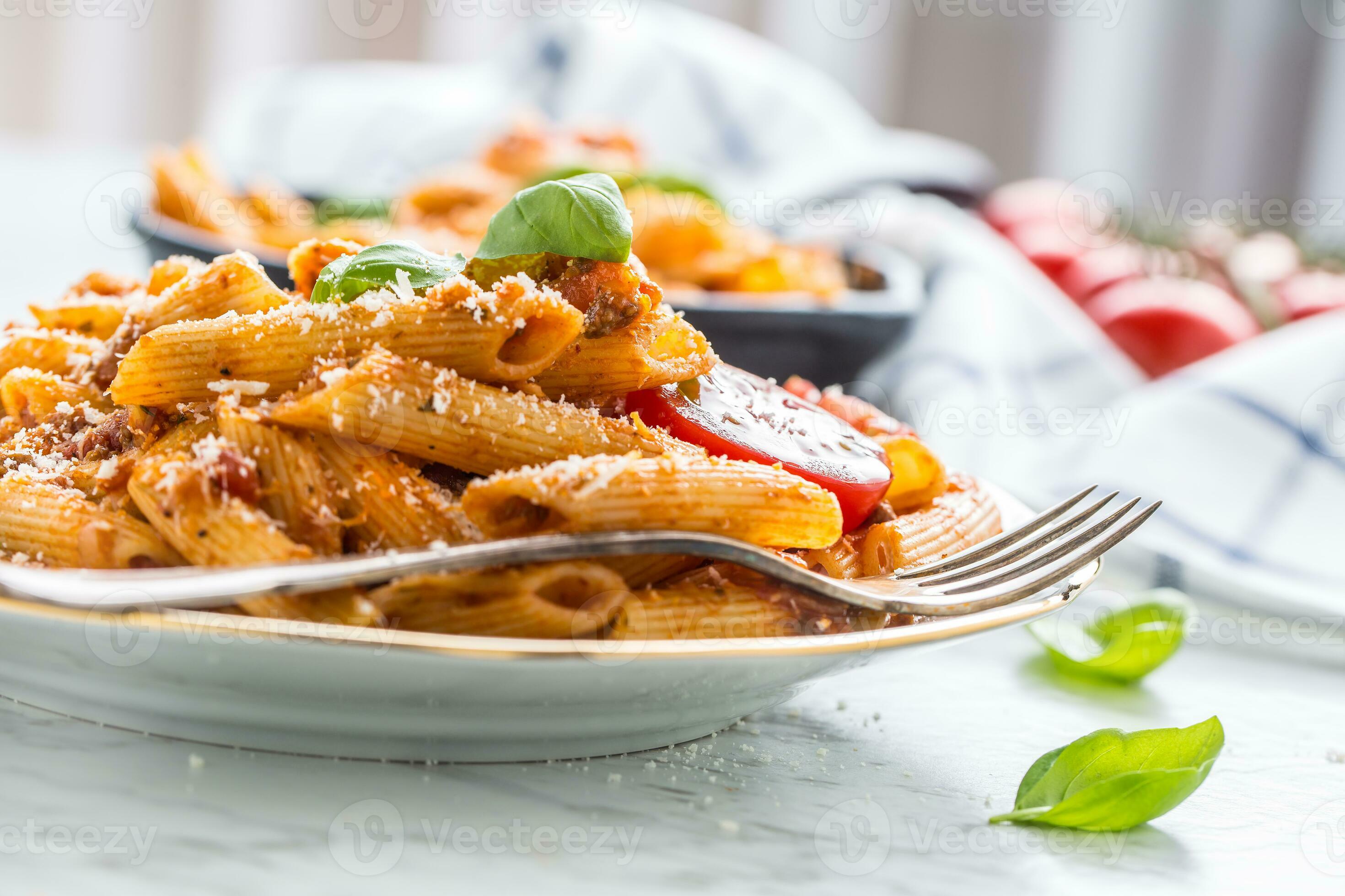 Foto Stock Pasta pene with chicken pieces mushrooms parmesan cheese sauce  and herb decoration. Pene con pollo - Italian or medierranean cuisine