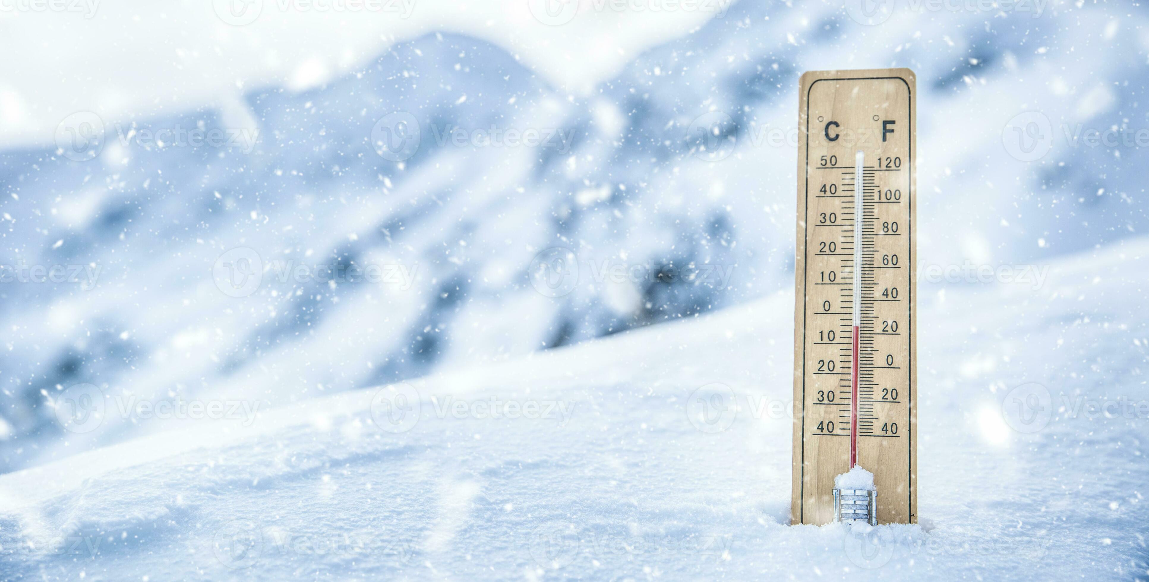 44 Degrees Fahrenheit:  Is It Cold Enough For Snow? - a91vfo1