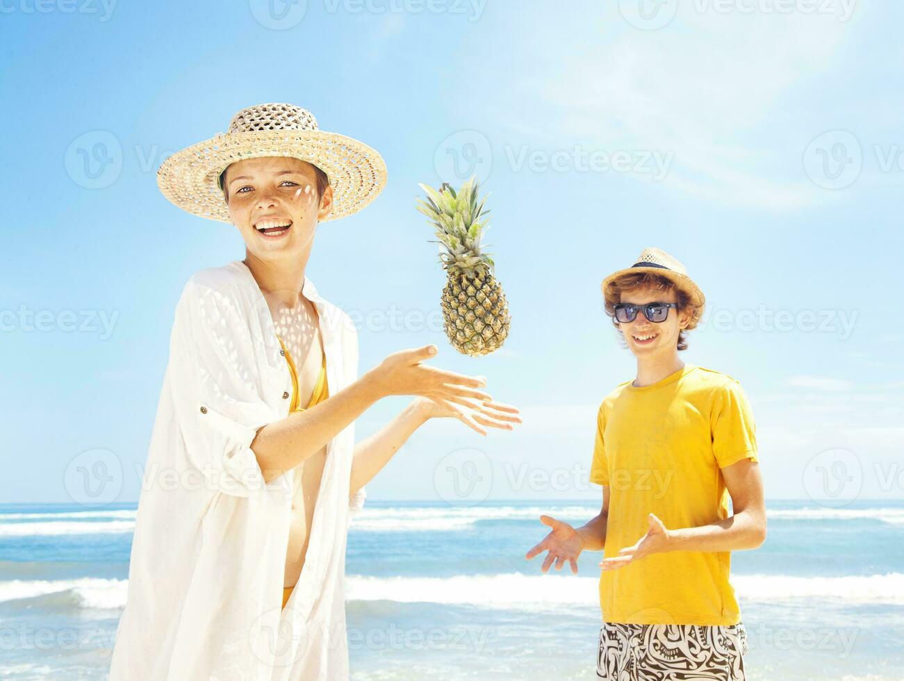 pareja en la playa foto