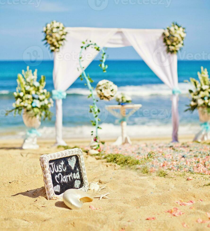 ceremonia de boda en la playa foto