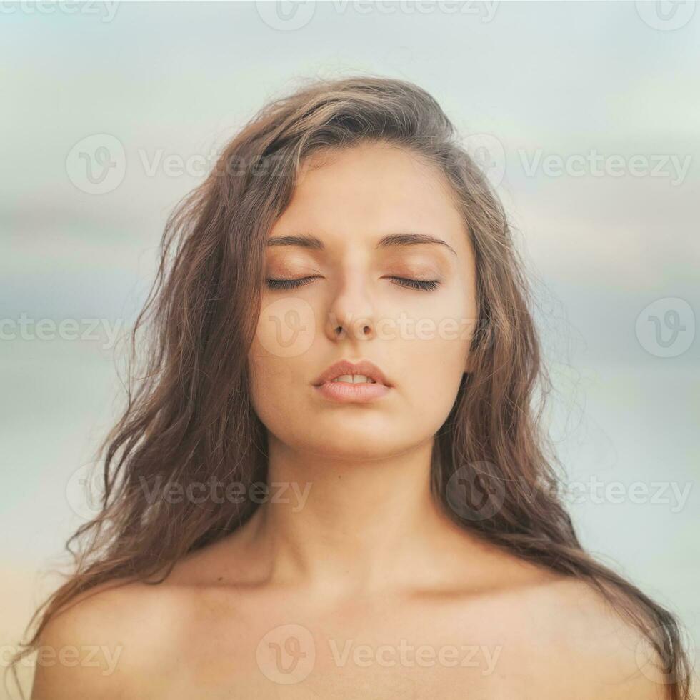 a woman with her eyes closed and her eyes closed photo