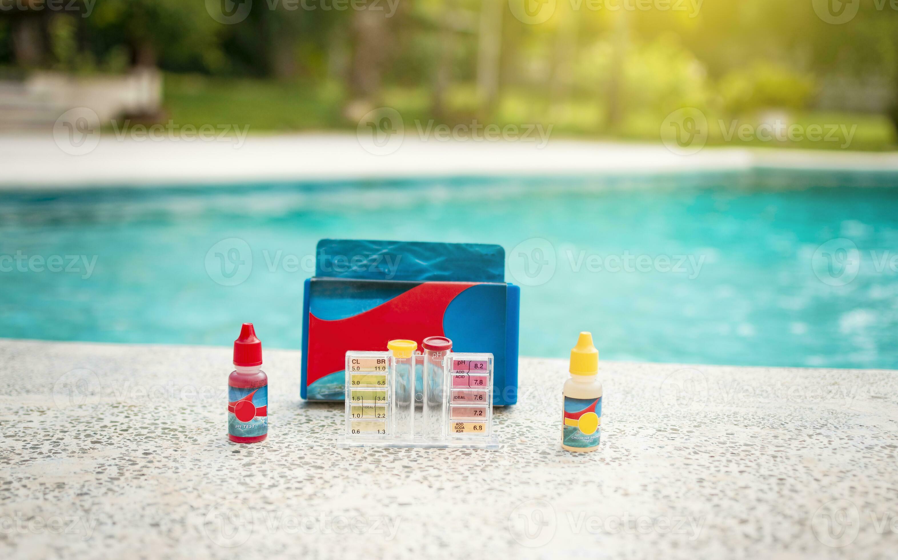 Kit to test pool water. Water testing kit for swimming pools, Chlorine
