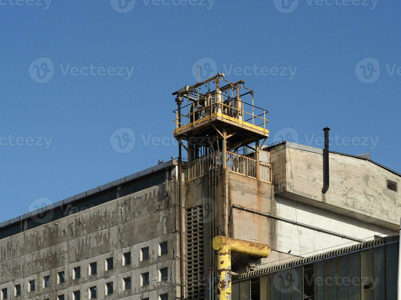 ruinas de una fábrica abandonada foto