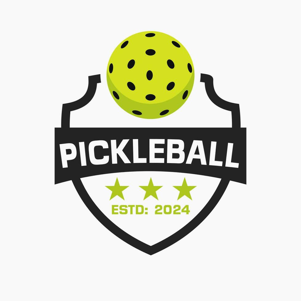 pepinillo pelota logo concepto con proteger y pickleball símbolo vector