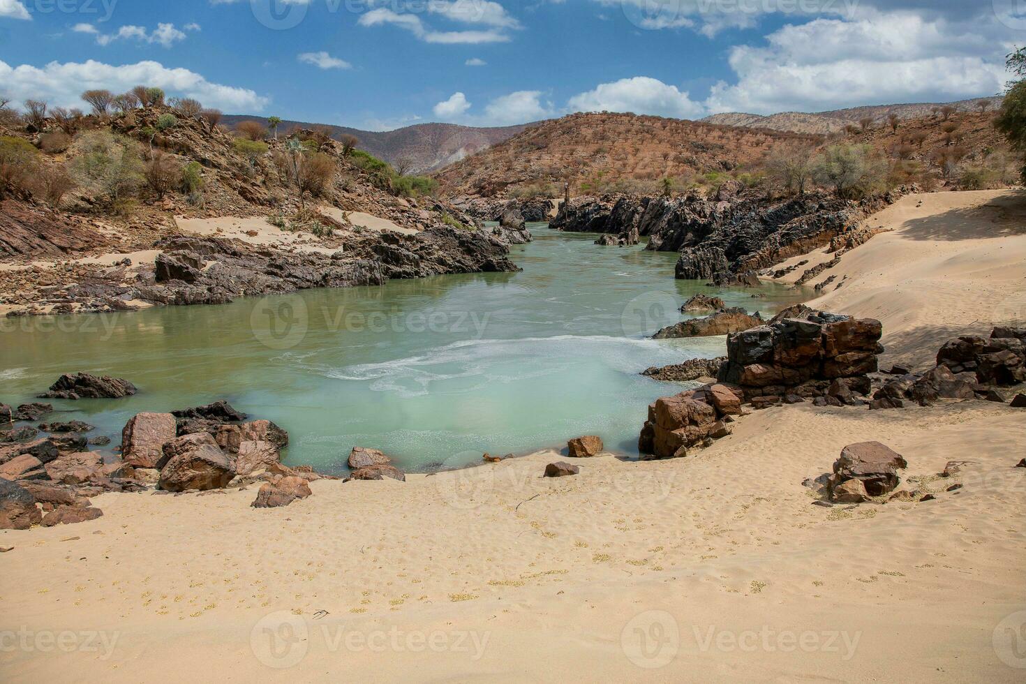 epupa caídas en el kuene río, Namibia foto