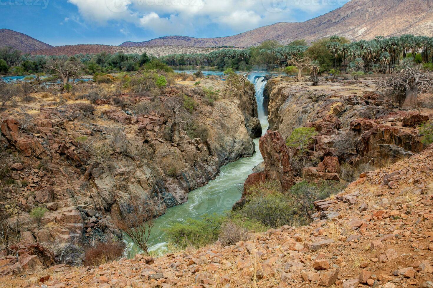 epupa caídas en el kuene río, Namibia foto