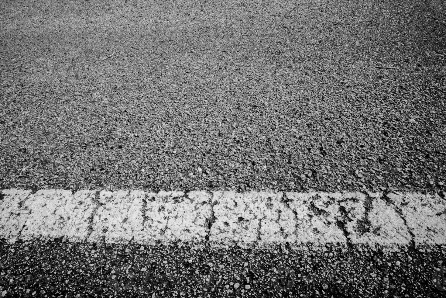 2023 04 29 Orgiano asphalt and white line 1 photo