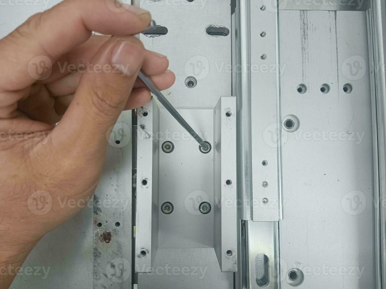 Tighten the stainless steel screws with a hex wrench. with left hand photo