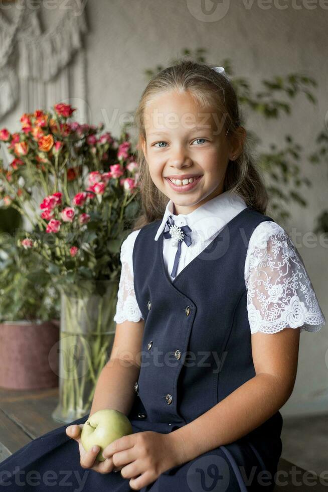 primario colegio chica, en colegio uniforme foto