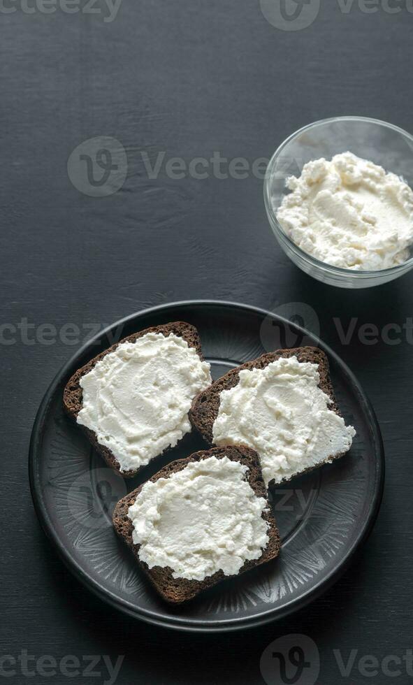 sándwiches con queso crema foto