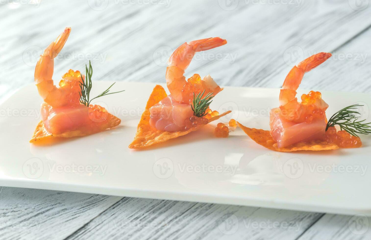 Corn chips with shrimps and salmon photo