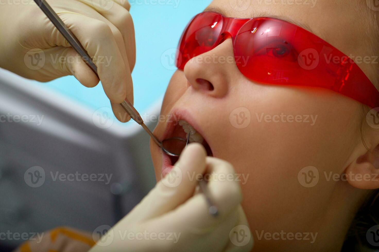 Young girl at the dentists photo