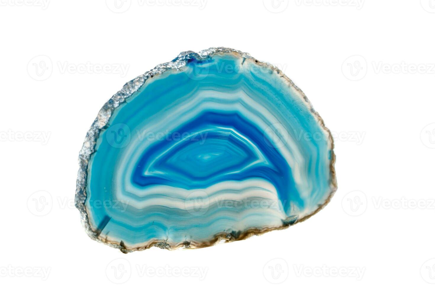 Macro piedra mineral ágata azul raza un fondo blanco. foto