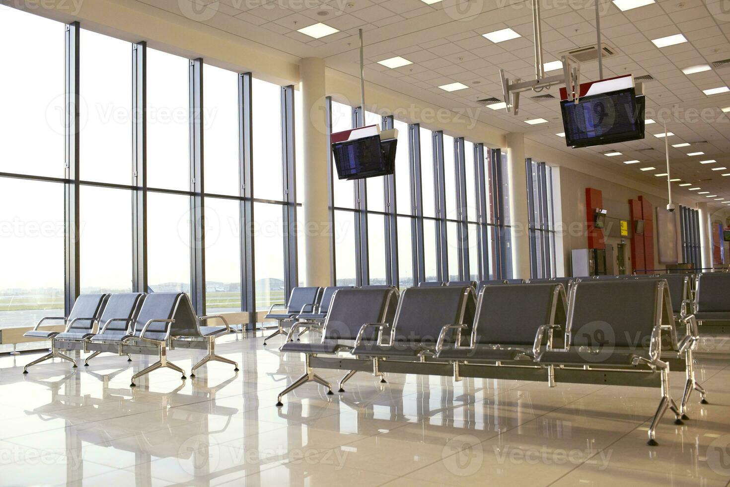 Spacious airport lounge photo
