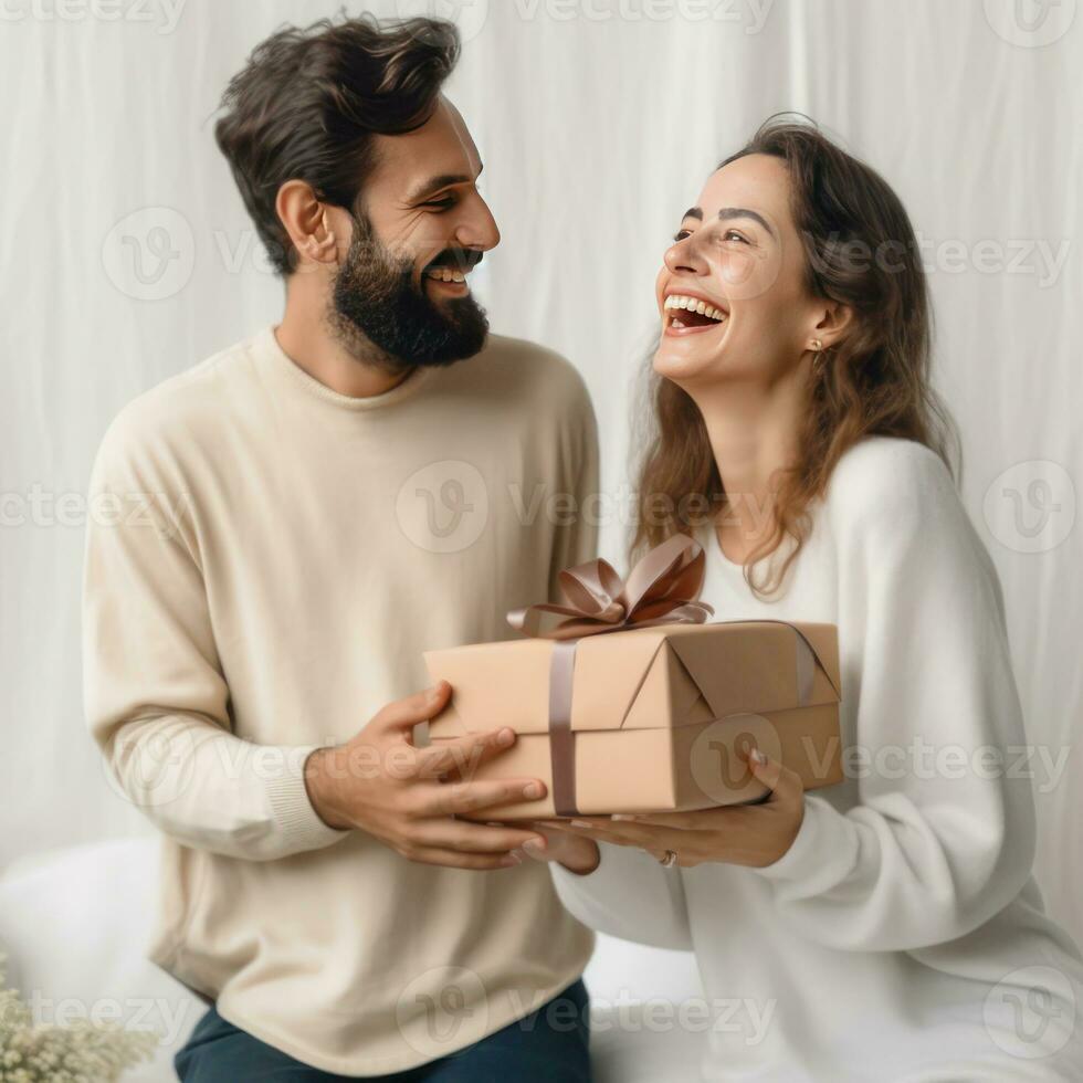 un hombre da un Encantado y sorprendido mujer un hermosamente envuelto regalo en un ligero antecedentes. joven amoroso Pareja. en un ligero antecedentes. generativo ai. foto