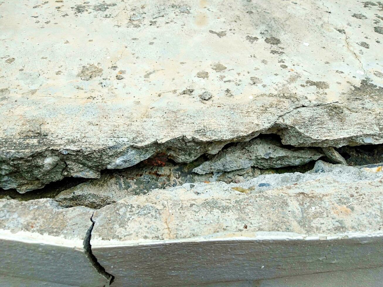 broken concrete wall  non-standard structure photo