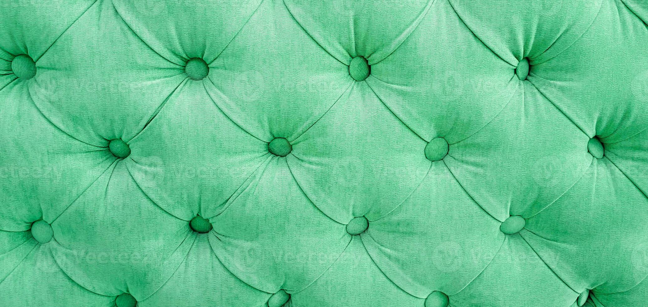 turquesa terciopelo antecedentes con acolchado tapicería en sofá estilo de cerca. foto