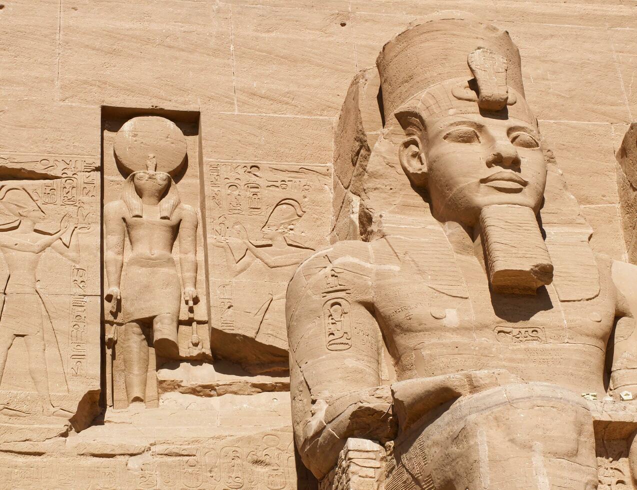 principal estatuas de faraón Ramsés ii a abu Simbel templo. Egipto foto