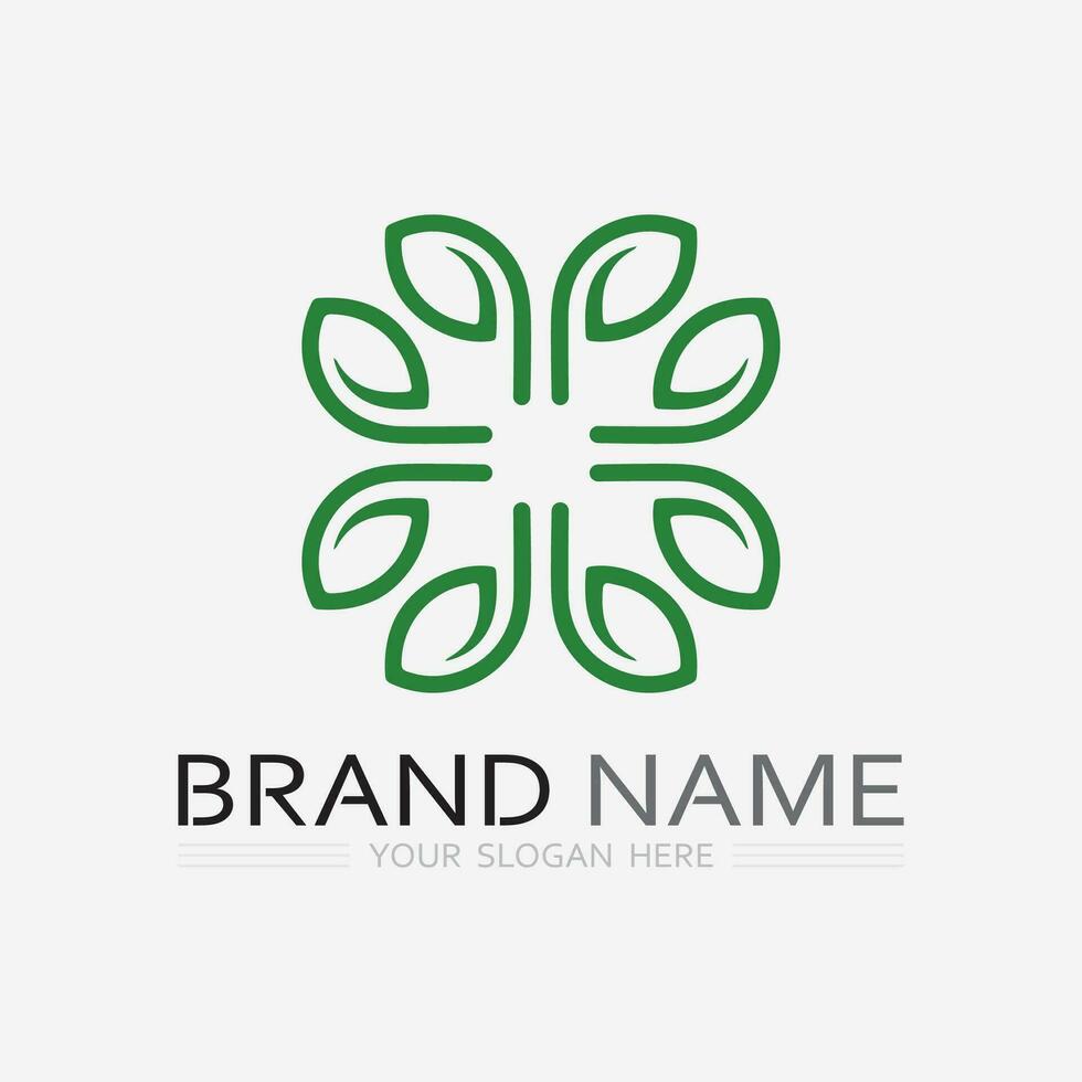 jardinería logo con pala icono y árbol con verde hojas logo modelo. vector