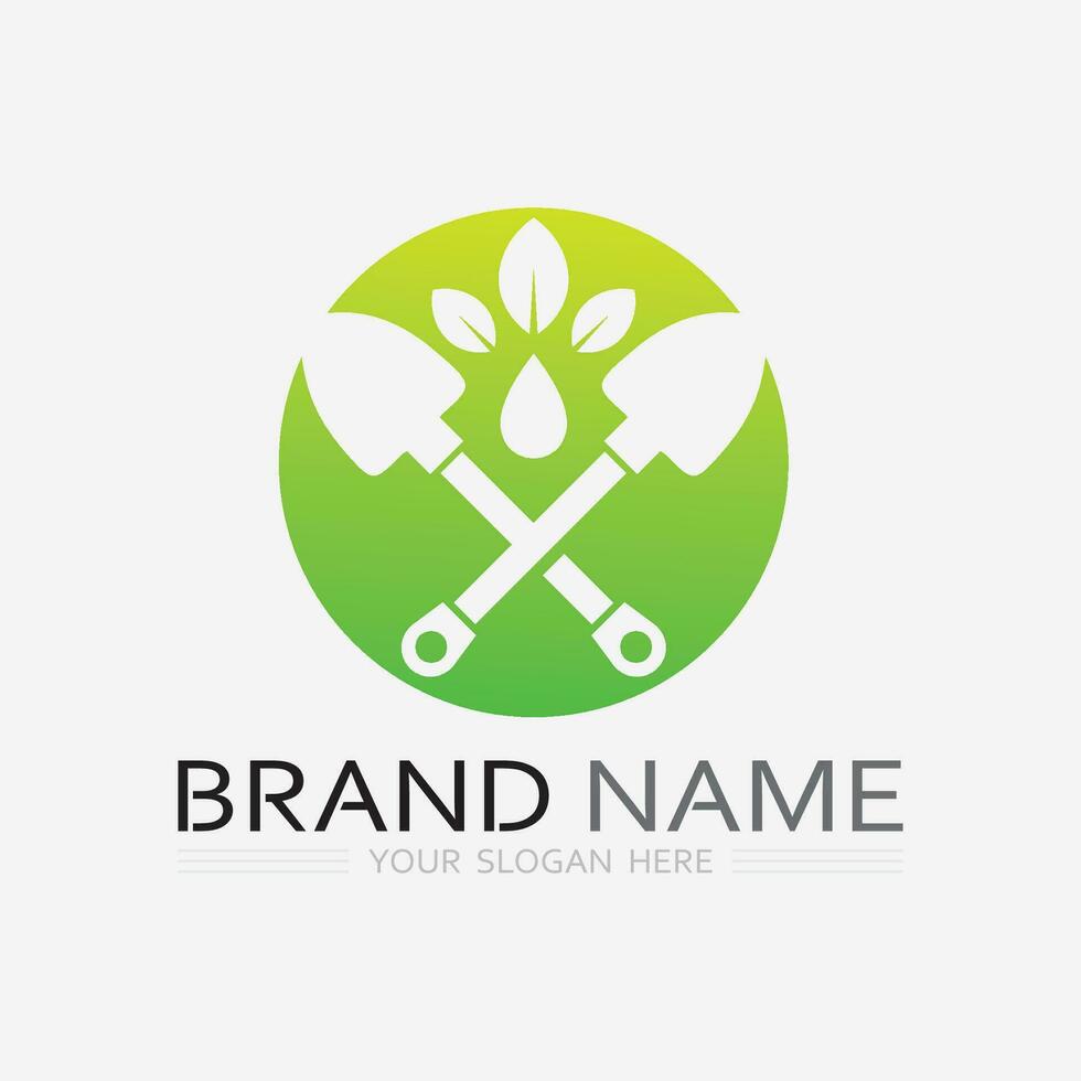 jardinería logo con pala icono y árbol con verde hojas logo modelo. vector