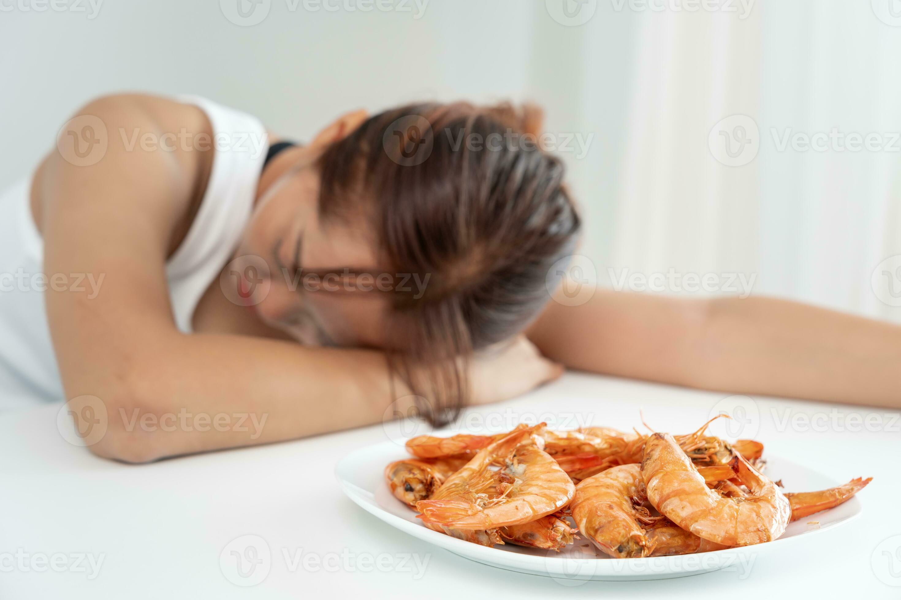 food allergies, women have reactions itching and redness after eating