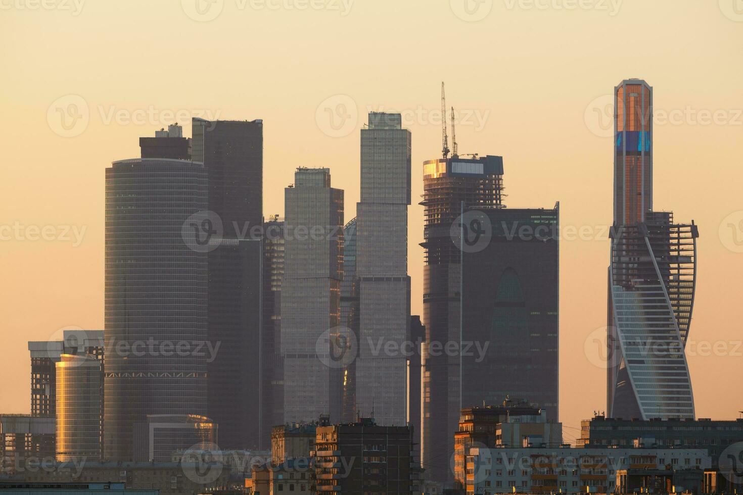 paisaje urbano al atardecer foto