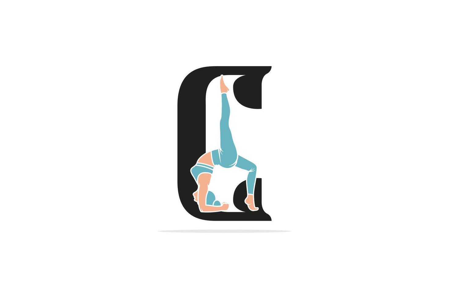 Deportes yoga mujer en letra C vector diseño. alfabeto letra icono concepto. Deportes joven mujer haciendo yoga ejercicios con letra C logo diseño.