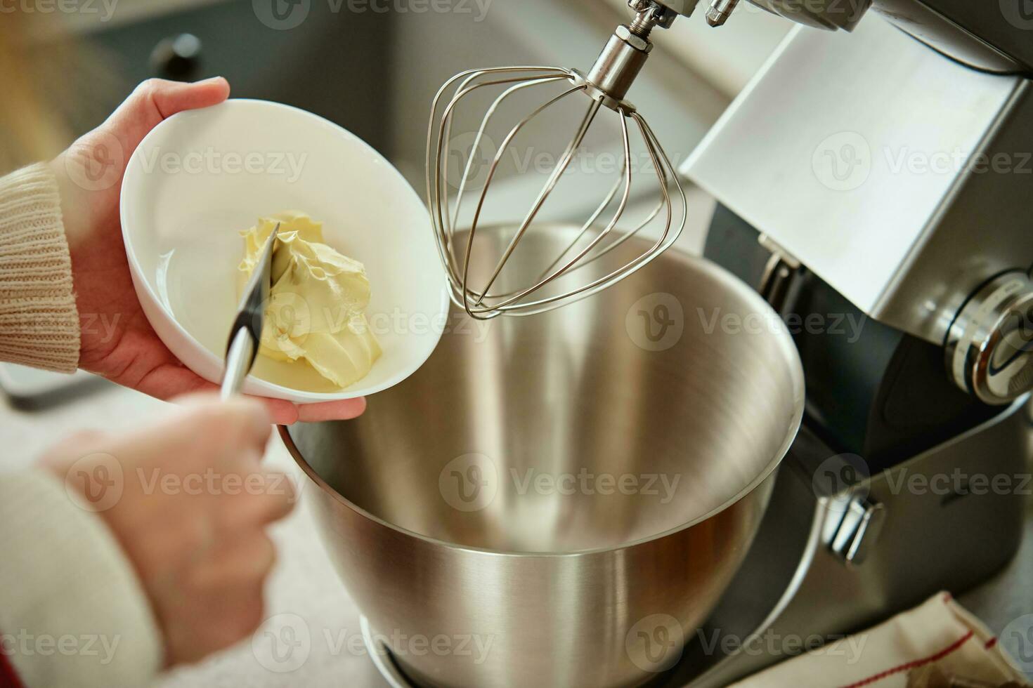 Woman cooking at home kitchen, use electric mixer to preparing dough 28168922 Stock Photo at Vecteezy