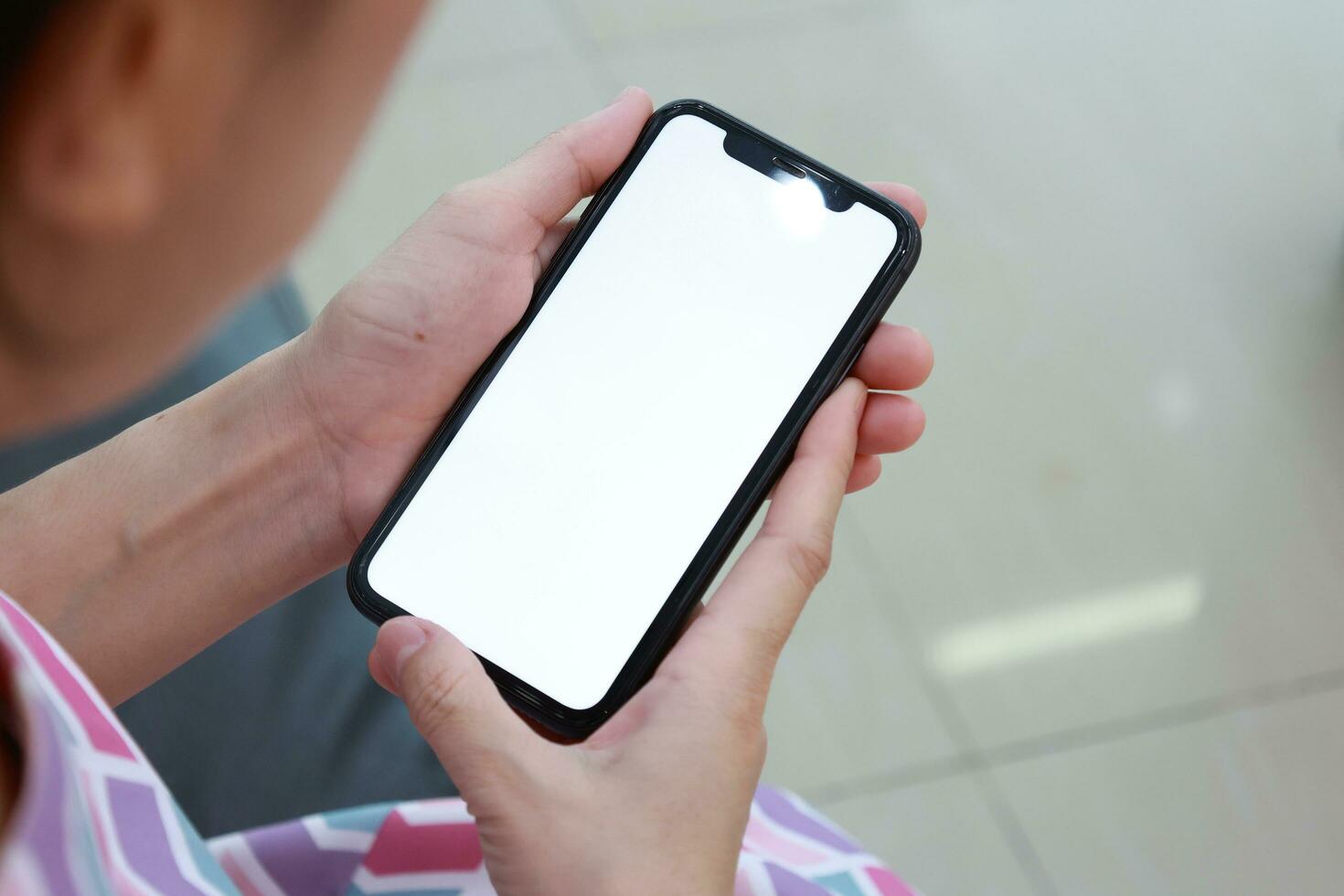 Hand holding phone white screen, mobile phone white screen photo
