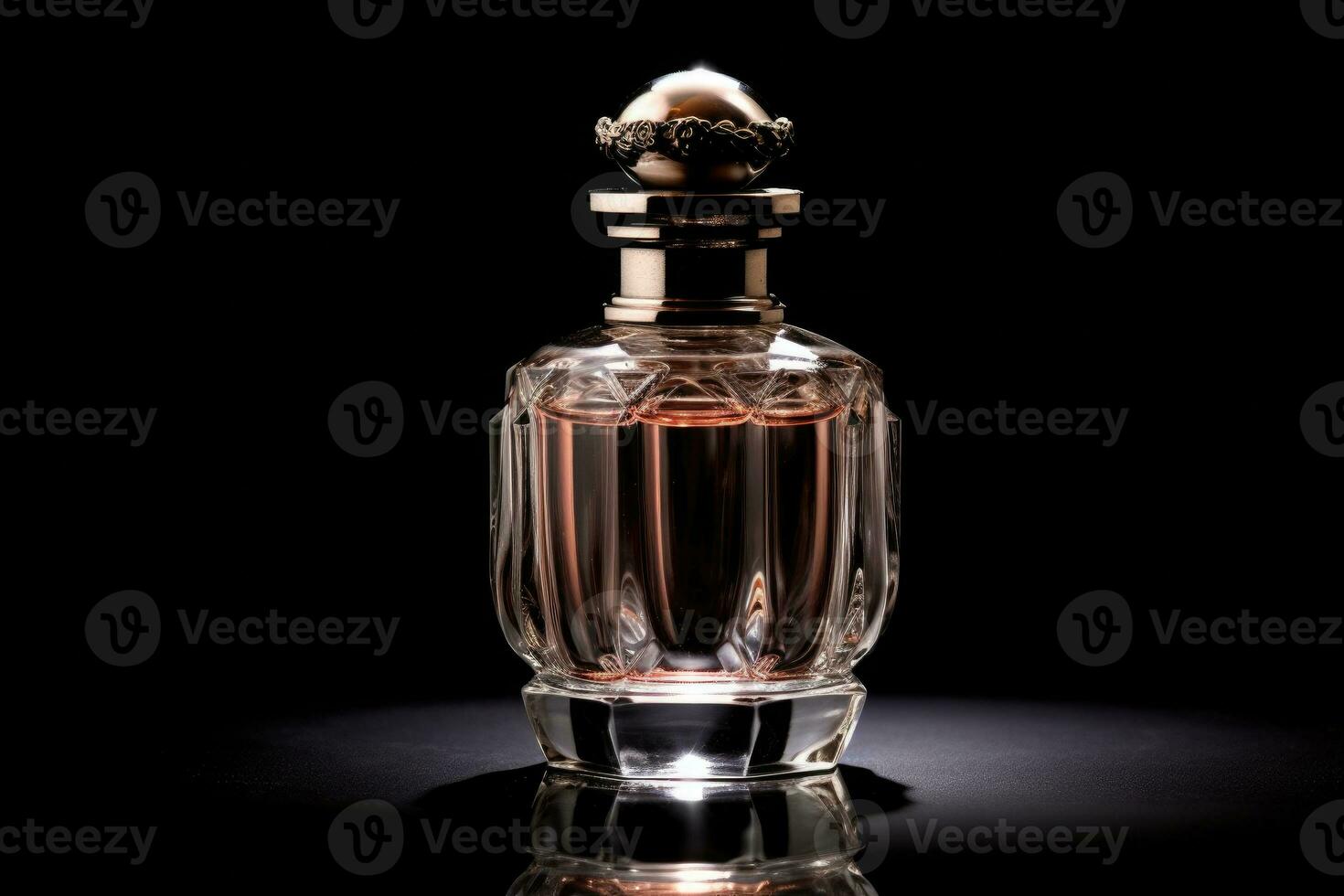 ternopil, ucrania - 2 de septiembre de 2022 chanel chance mundialmente  famosa botella de perfume francés sobre fondo brillante en colores púrpura  11628099 Foto de stock en Vecteezy