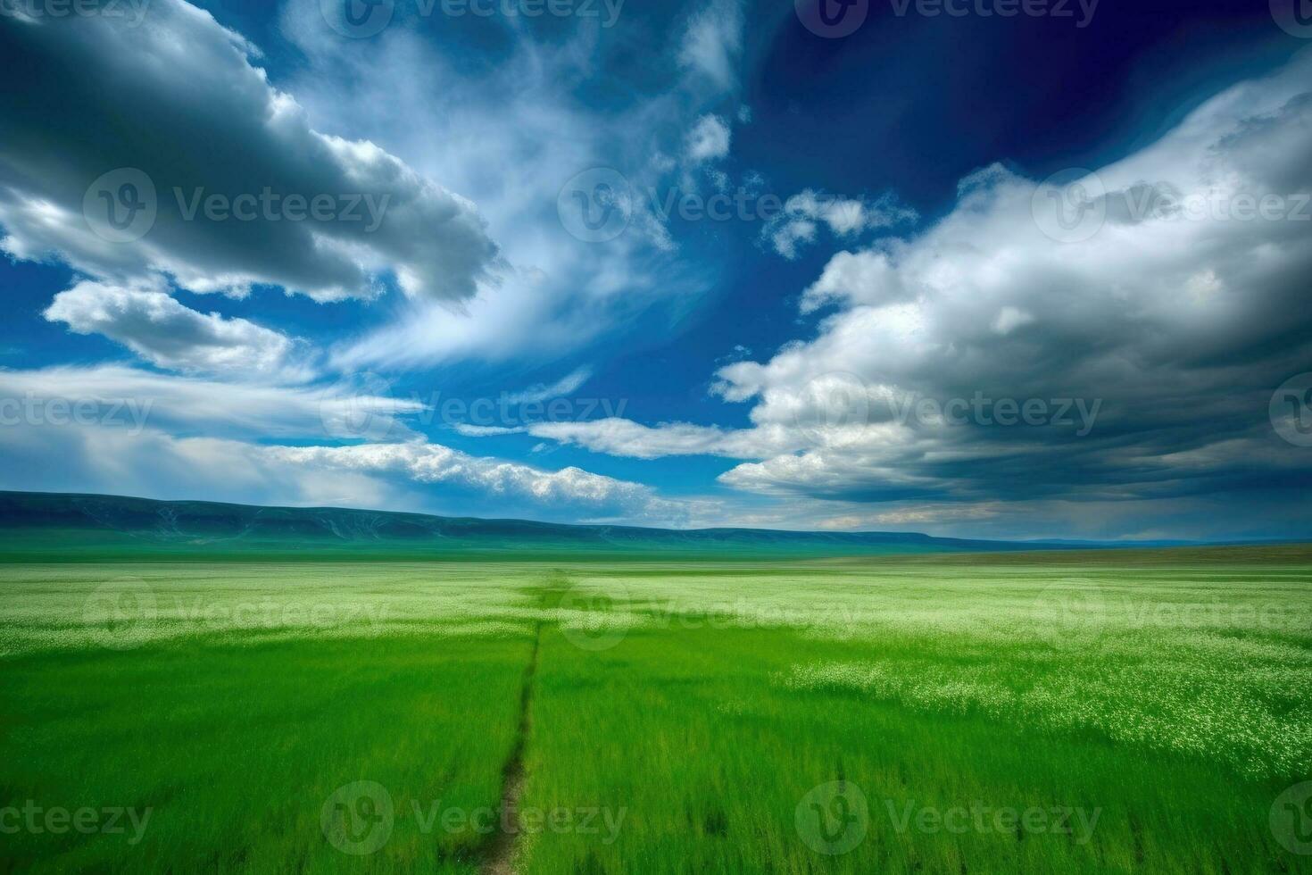 montículo de tierra en un herboso paisaje foto