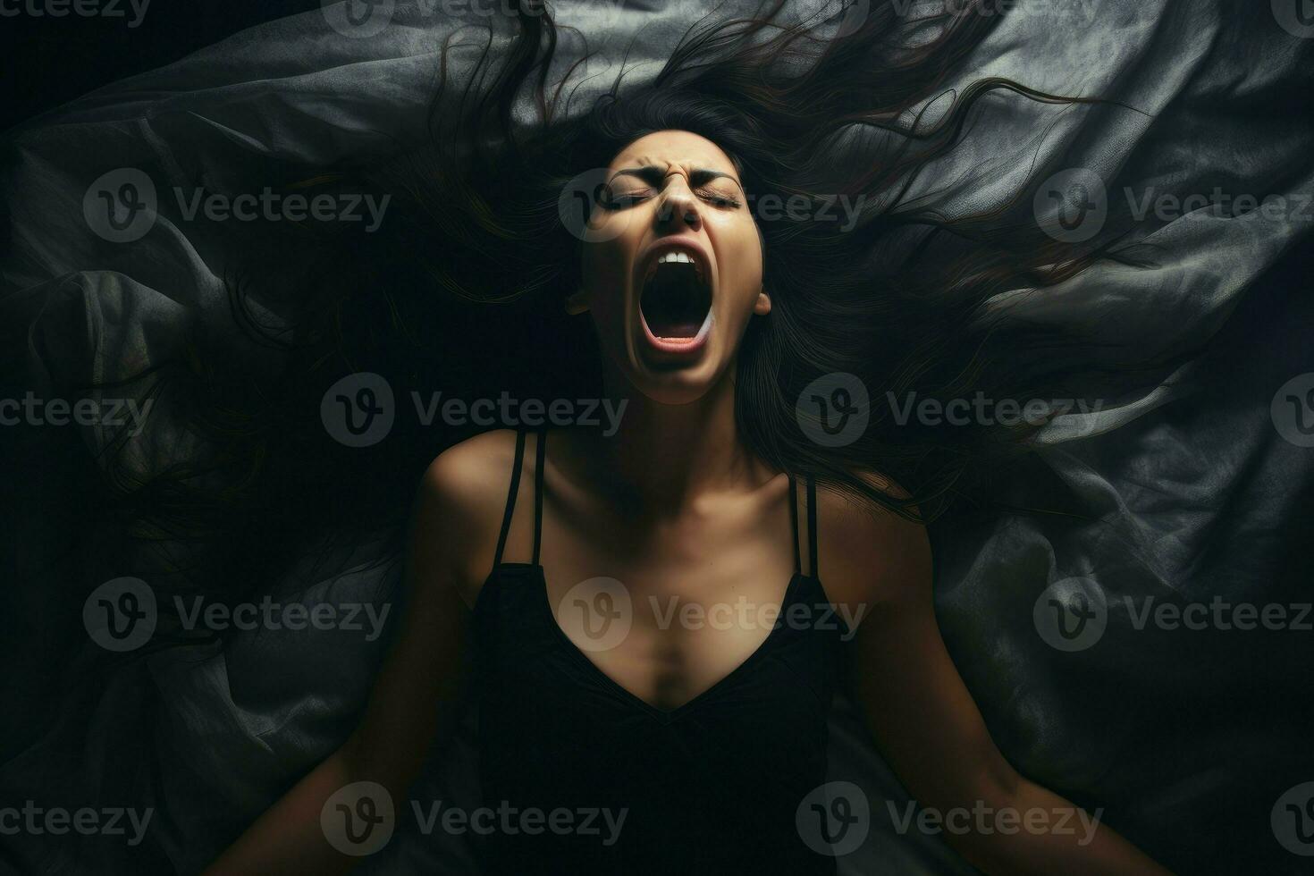 mujer gritando en cama. generar ai foto