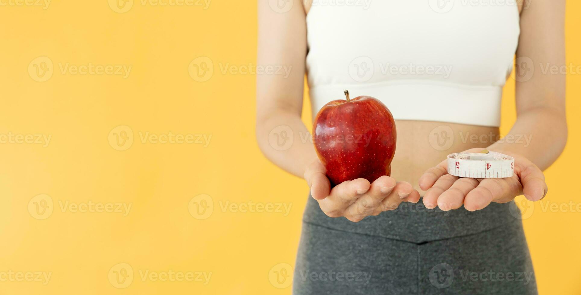 https://static.vecteezy.com/system/resources/previews/028/660/072/non_2x/slim-body-asian-women-choose-healthy-foods-dieting-female-choose-red-apple-for-diet-good-healthy-food-weight-lose-balance-control-reduce-fat-low-calories-routines-exercise-body-shape-photo.jpg