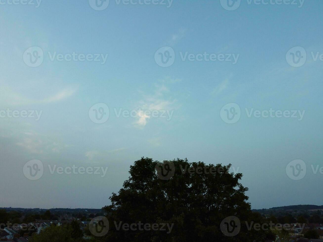 Most Beautiful View of Sky and Dramatic Clouds over Luton City of England UK During Sunset. photo