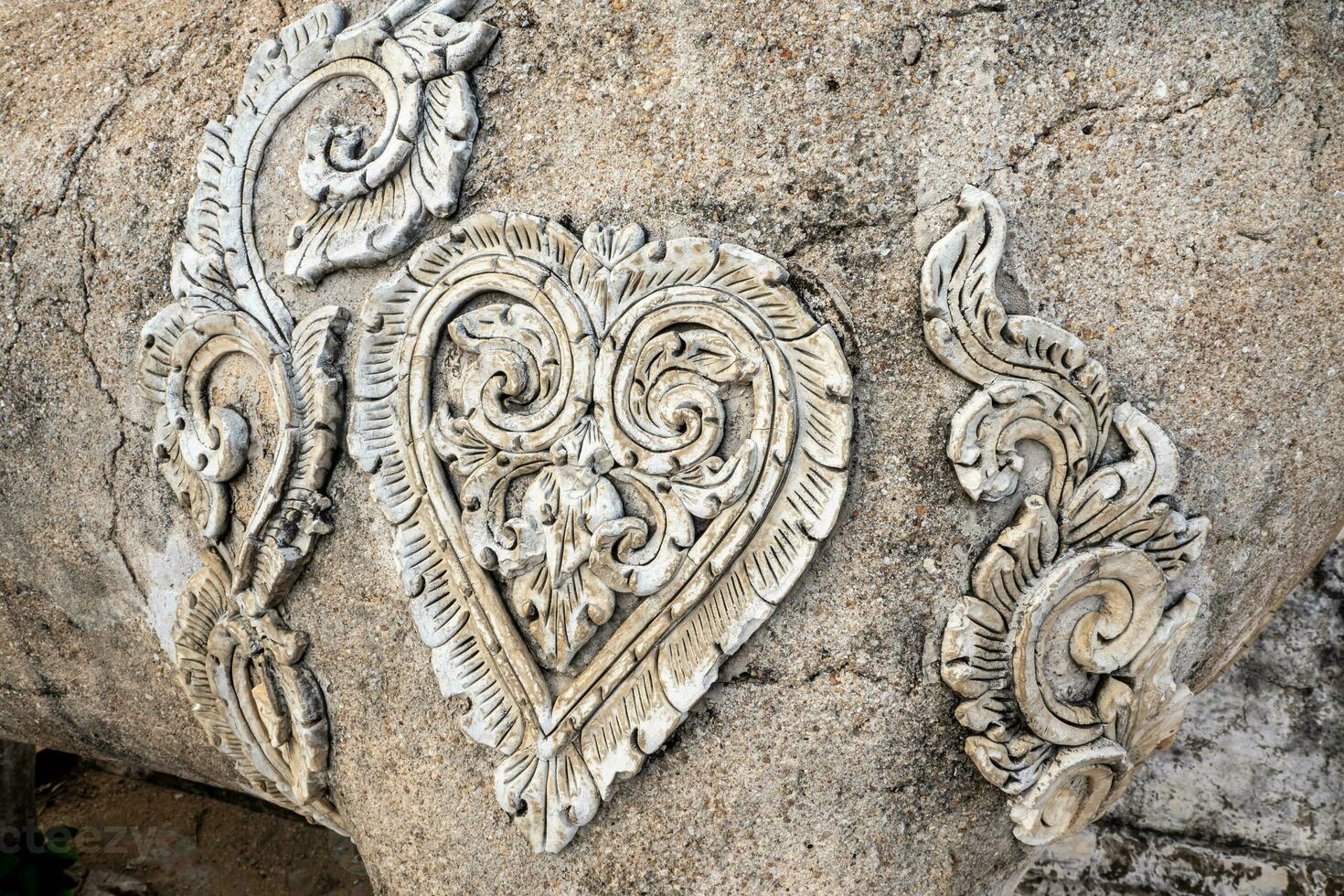 Thai pattern, low-relief stucco pattern Along the temple walls photo