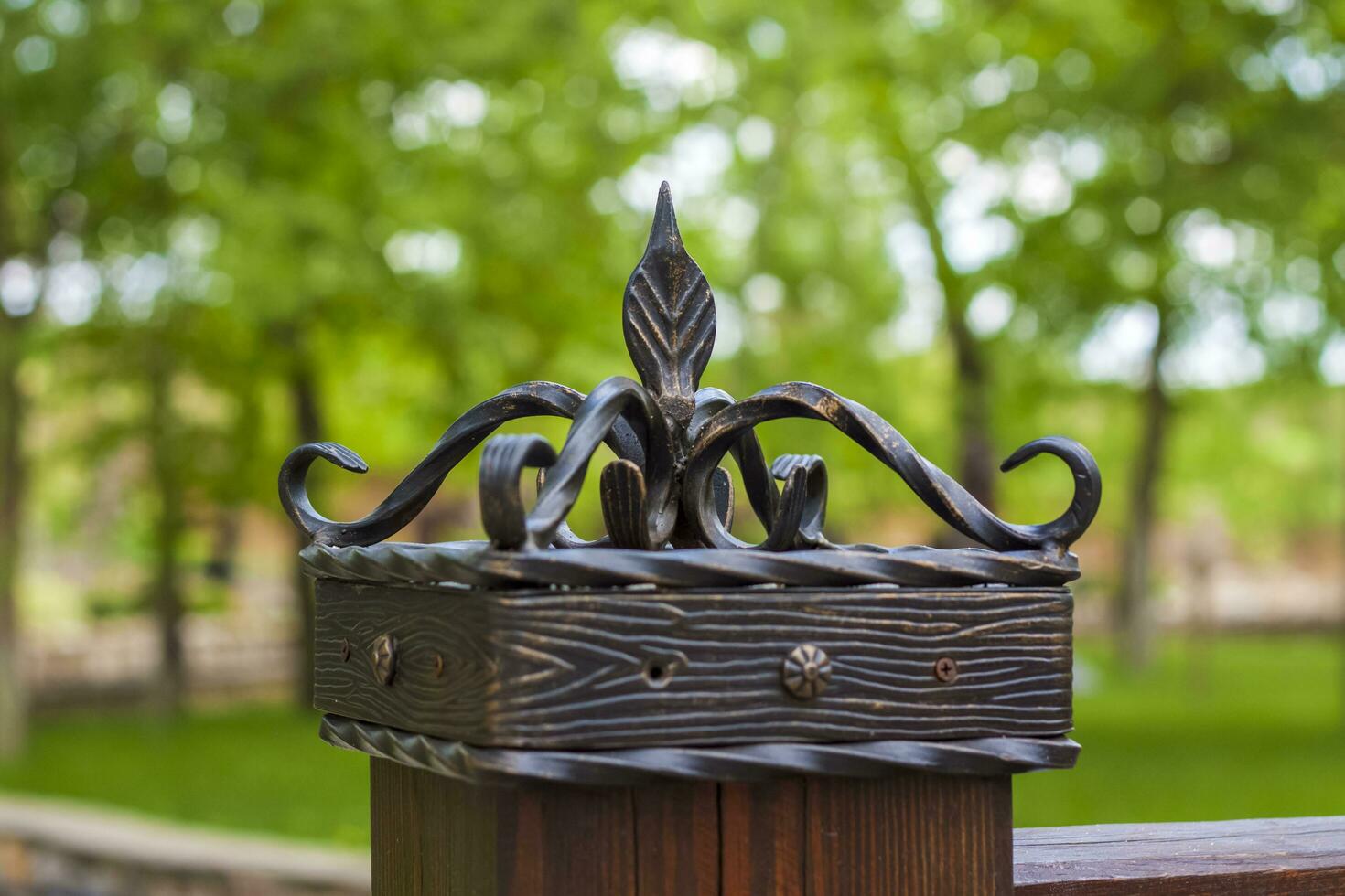 2021-05-07. Russia. Kamensk-Shakhtinsky, Rostov region. Beautiful decor elements in the park for tourists. Window, wrought iron products, lantern, post, decorative landscape. photo