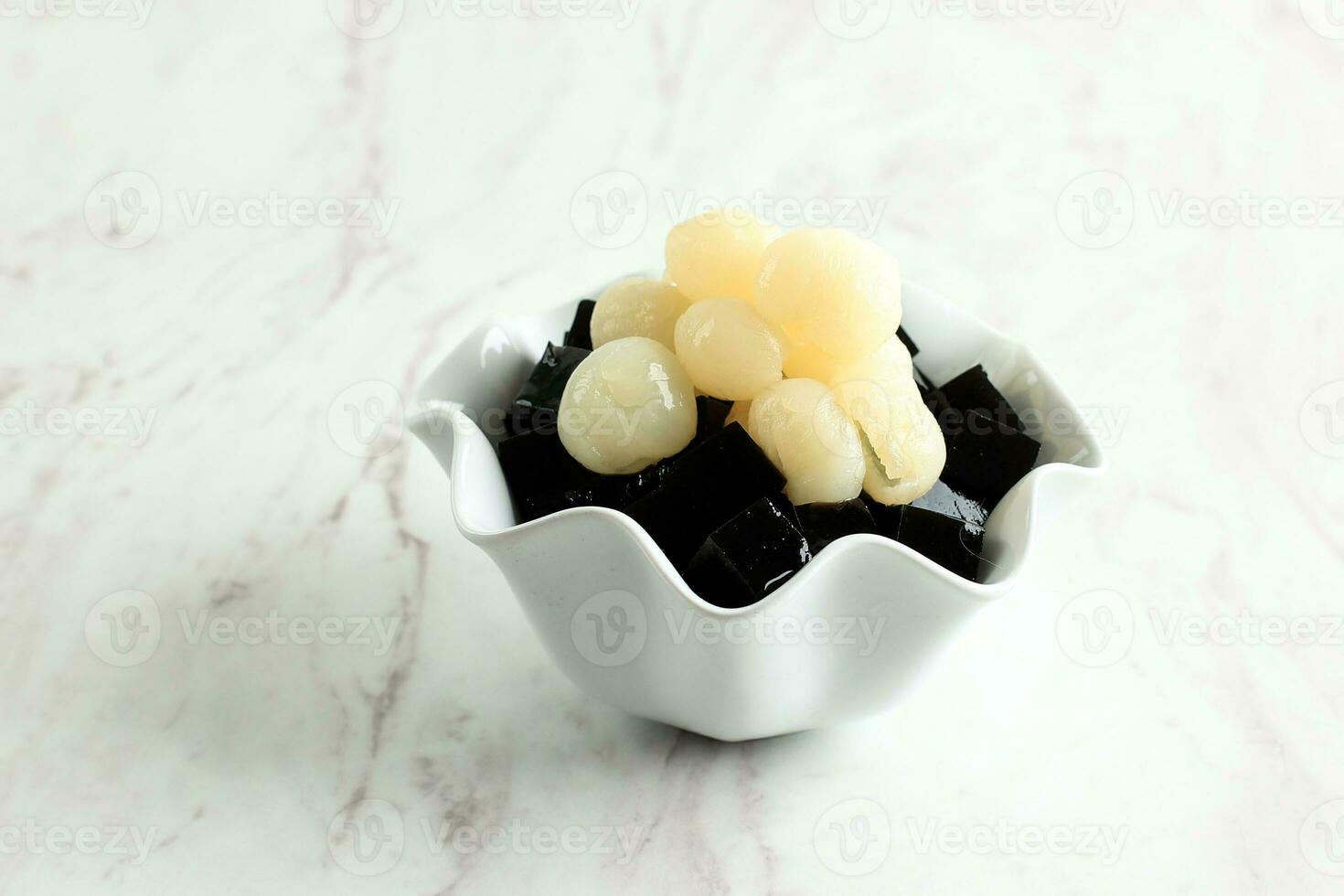 Black Grass Jelly and Longan photo